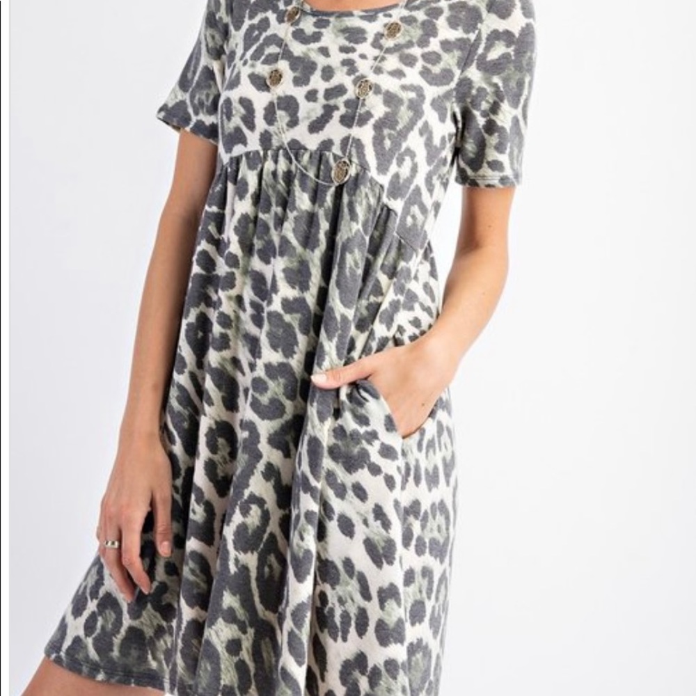 Cute short sleeve pocket dress